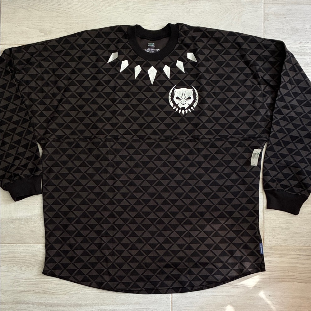 NWT Black Panther Geometric Sweatshirt Marvel Disney Disneyland WAKANDA FOREVER
